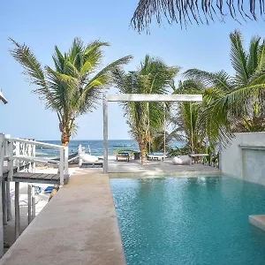 Hotel Lamar Front And Pool Tulum